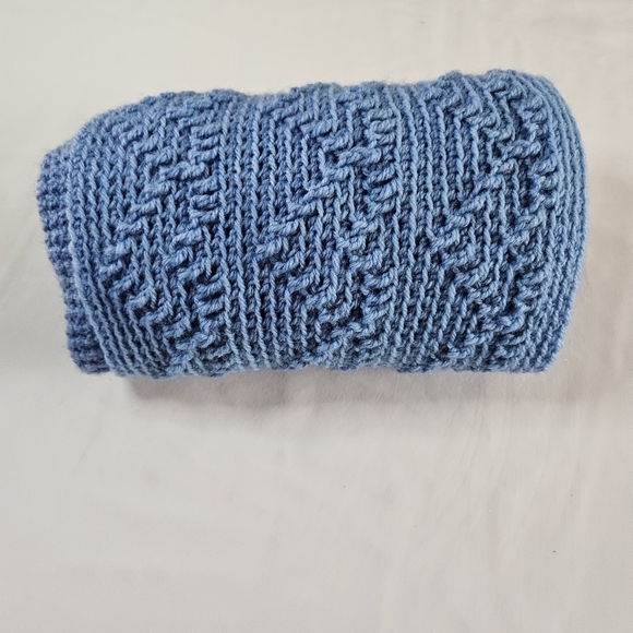 Hand knit scarves Crochet Blue Double cable stitch Triangular pattern with Tazel - Picture 10 of 16